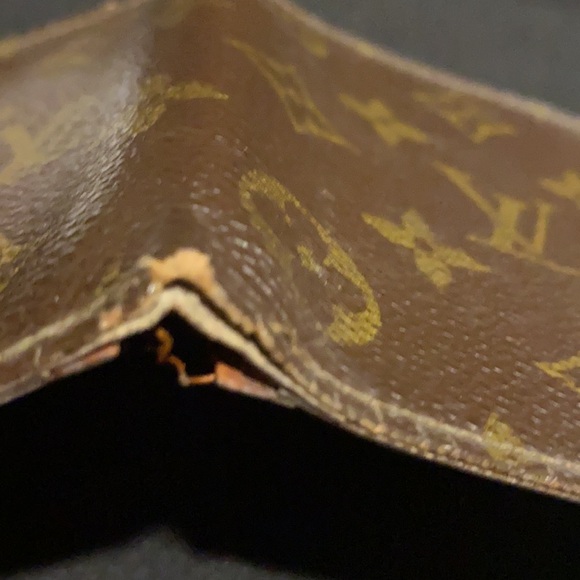 Louis Vuitton Vintage Monogram Canvas Bi-Fold Wallet - Picture 14 of 16